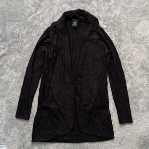 Max & Mia The Essential Travel Cardigan in Black